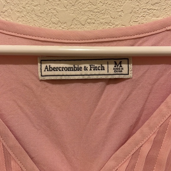Abercrombie and Fitch posed pink dress. Medium - Picture 6 of 7